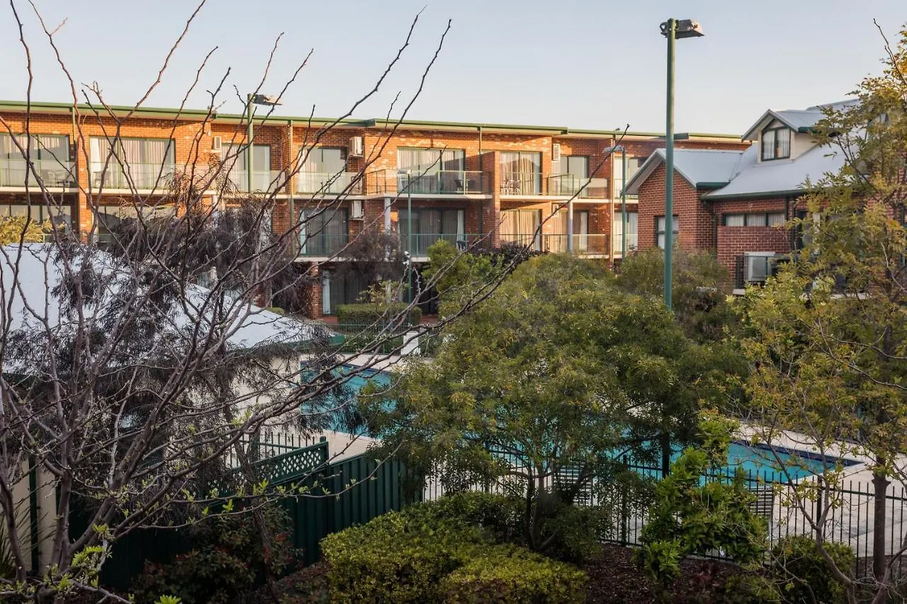Perth Ascot Central Apartment Hotel Official 4*,