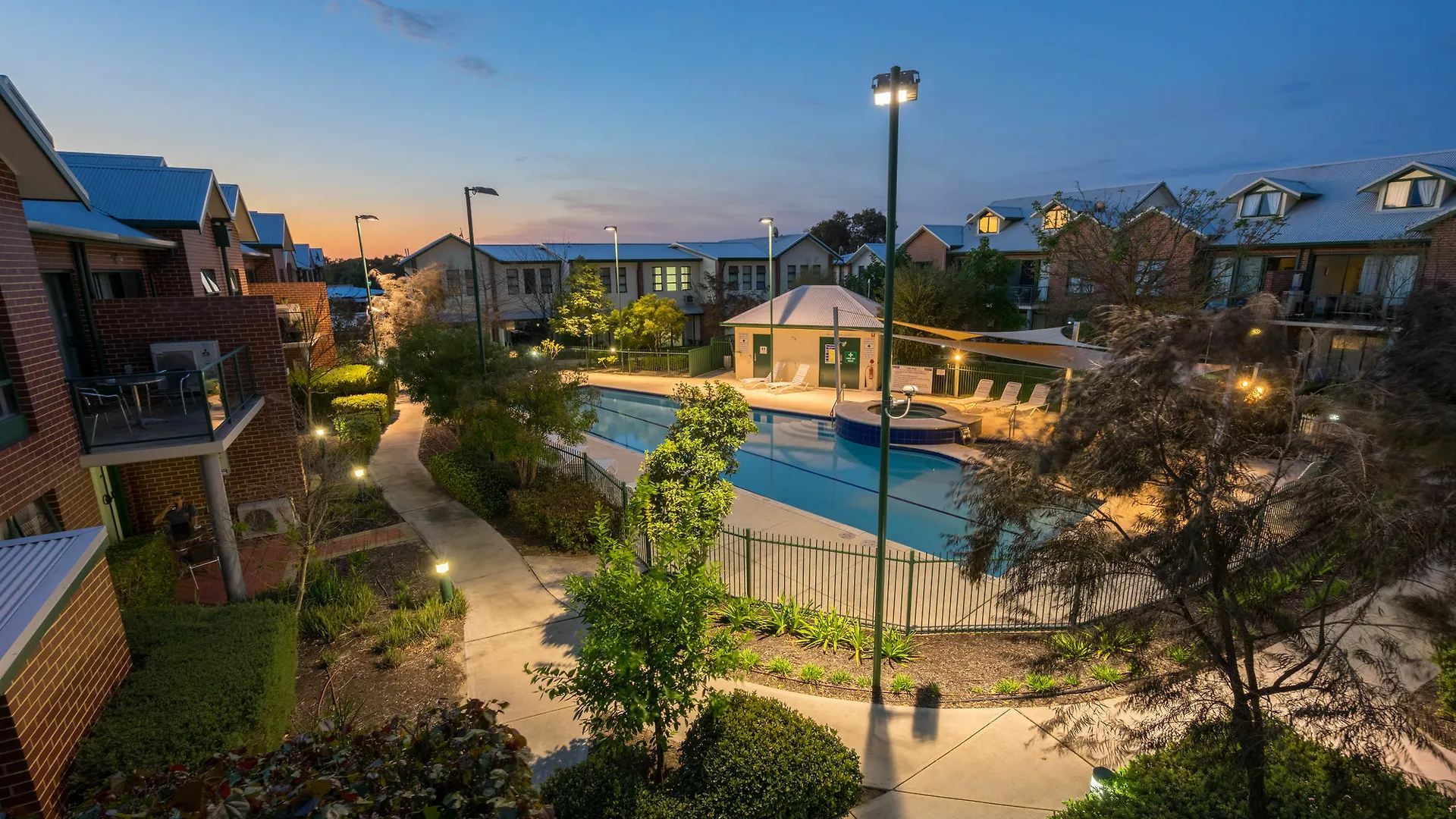 Perth Ascot Central Apartment Hotel Official 4*,  Avustralya
